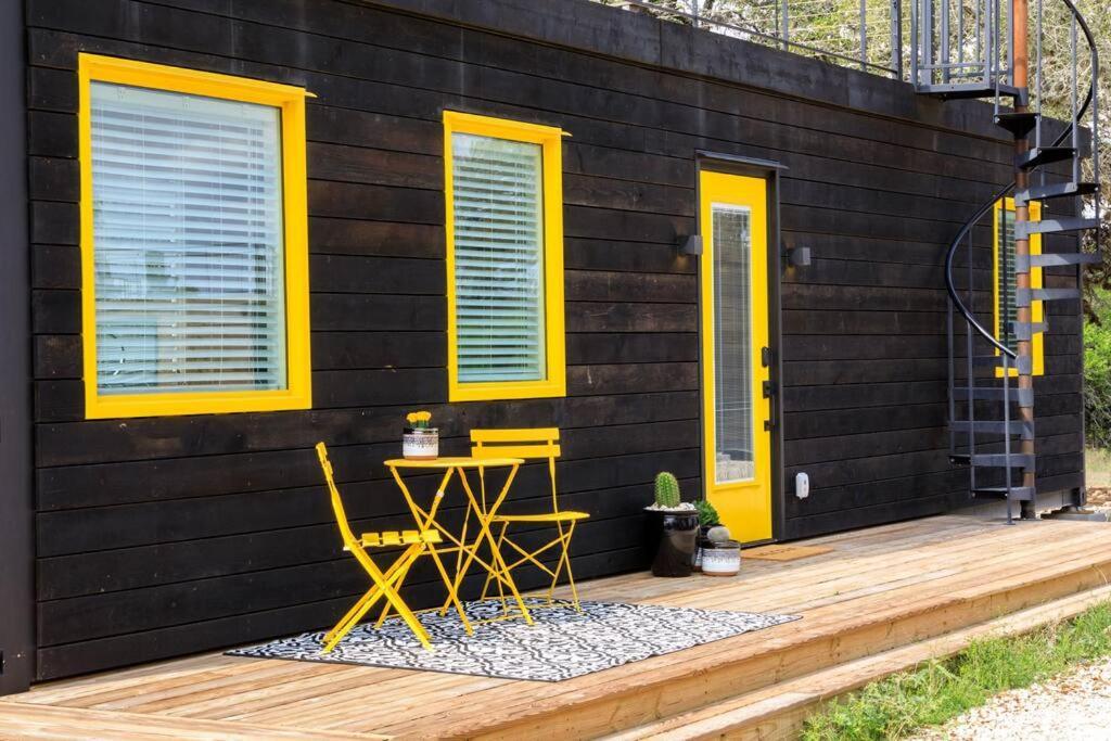 New The Yellow Beacon-Luxury Shipping Container Fredericksburg Buitenkant foto