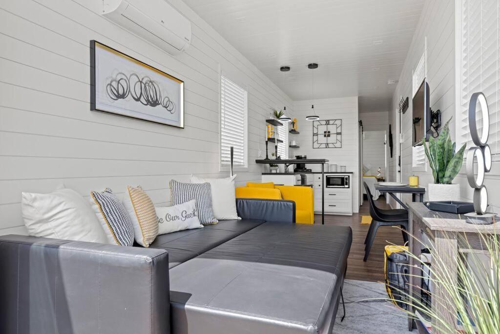 New The Yellow Beacon-Luxury Shipping Container Fredericksburg Buitenkant foto