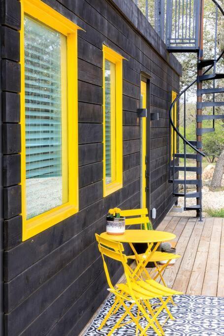 New The Yellow Beacon-Luxury Shipping Container Fredericksburg Buitenkant foto