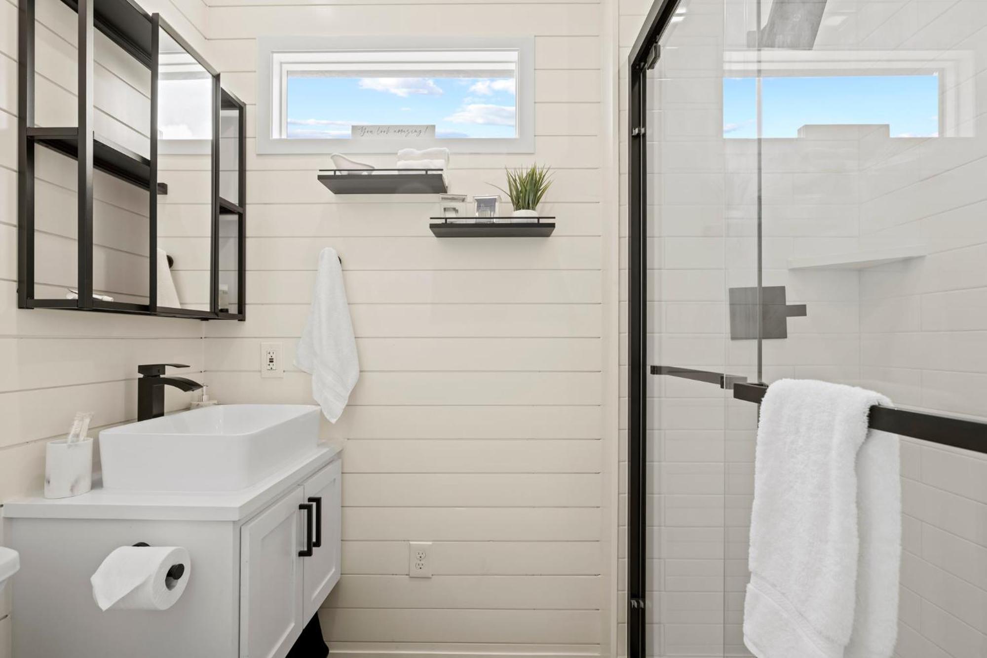 New The Yellow Beacon-Luxury Shipping Container Fredericksburg Buitenkant foto