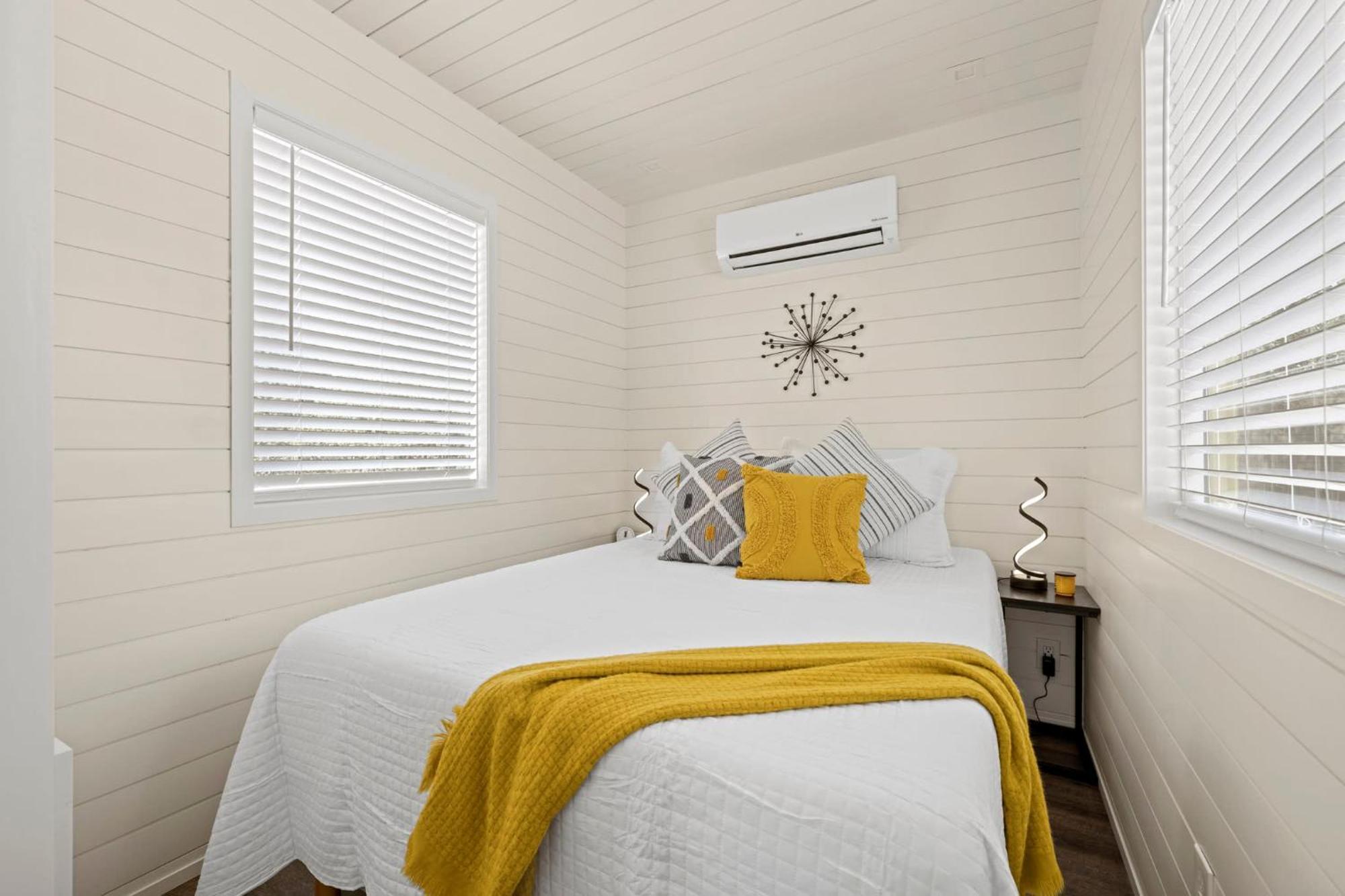 New The Yellow Beacon-Luxury Shipping Container Fredericksburg Buitenkant foto