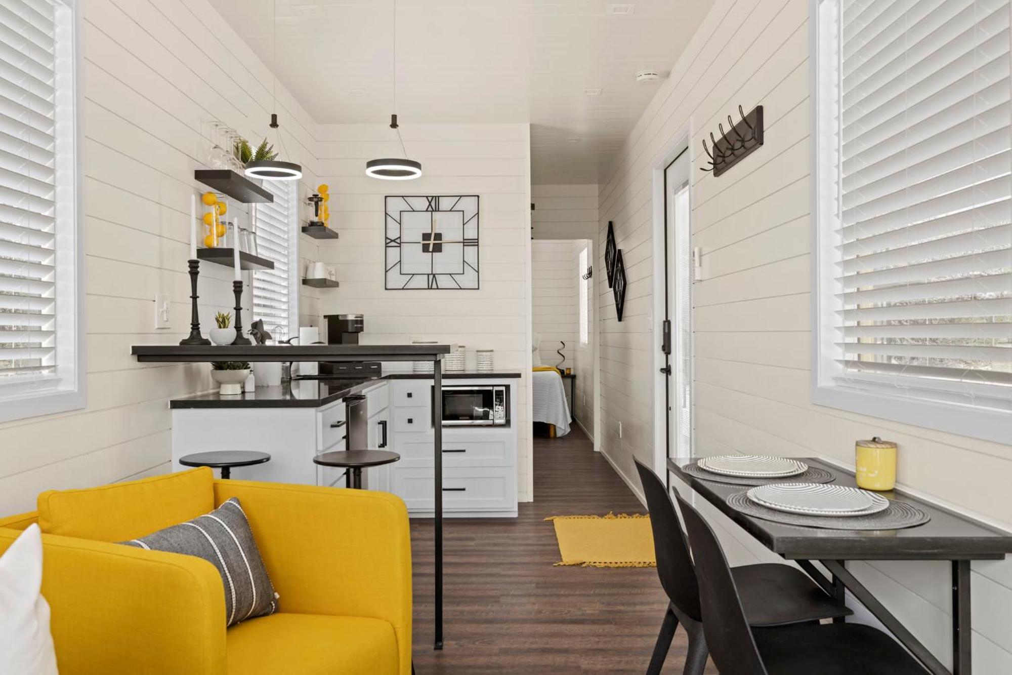 New The Yellow Beacon-Luxury Shipping Container Fredericksburg Buitenkant foto