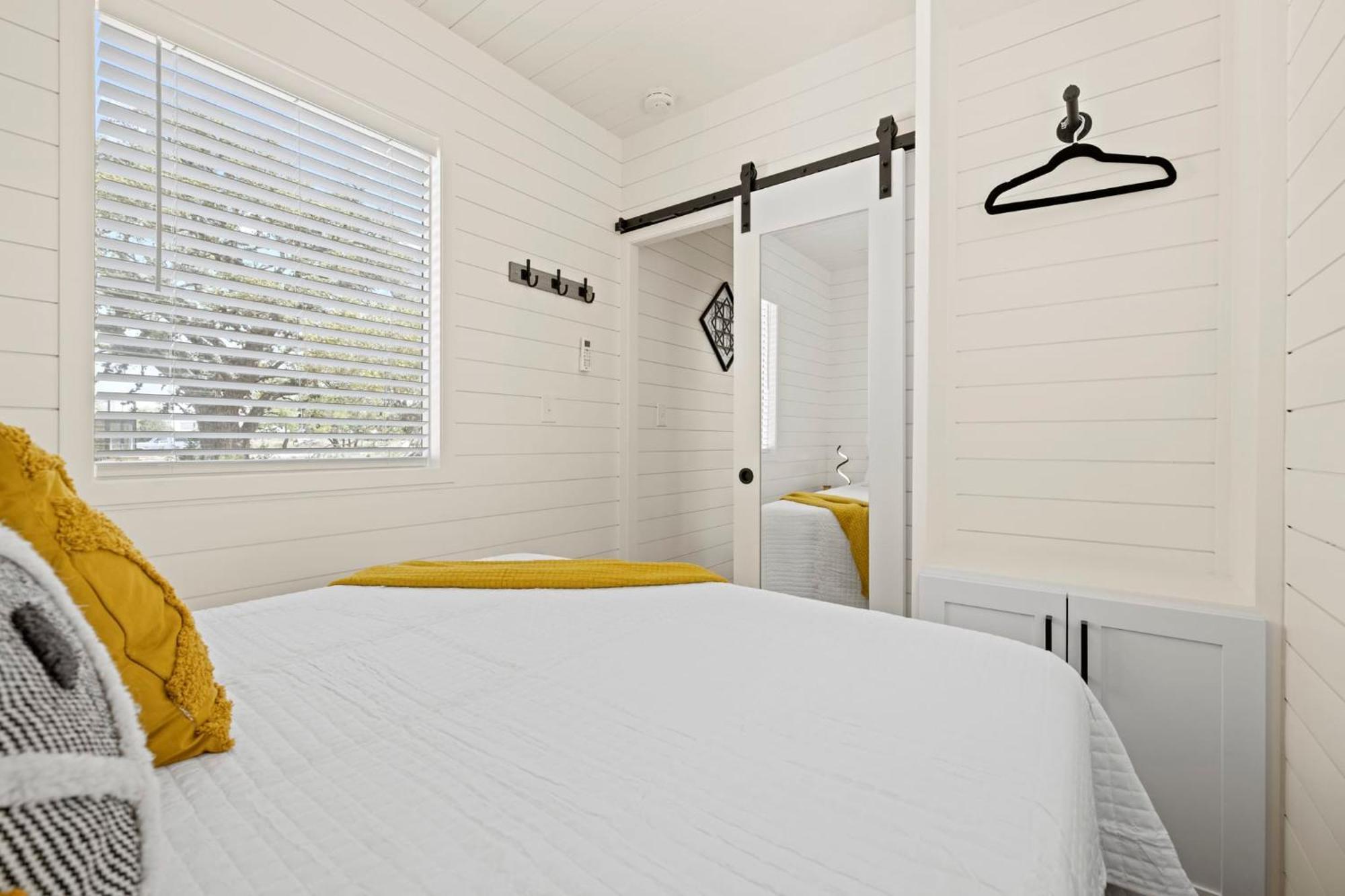 New The Yellow Beacon-Luxury Shipping Container Fredericksburg Buitenkant foto